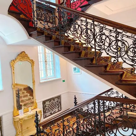 Butikowy Palac Alojamento de Acomodação e Pequeno-almoço 3*