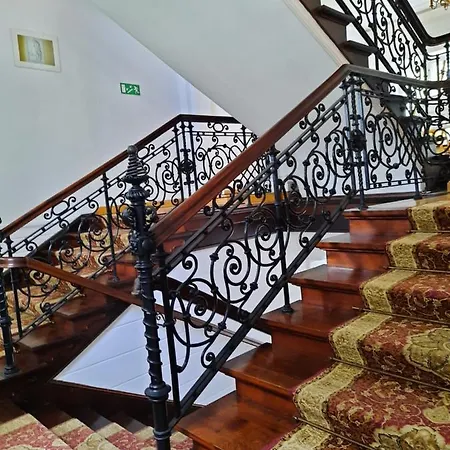 Bed & Breakfast Butikowy Palac Jabłonna