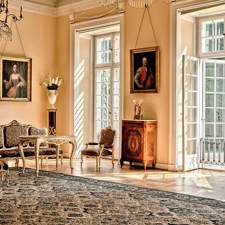 ベッド・アンド・ブレックファスト Butikowy Palac ヤブウォンナ