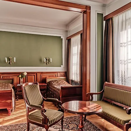 Butikowy Palac 3* Jabłonna