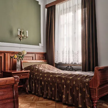 Butikowy Palac ベッド・アンド・ブレックファスト ヤブウォンナ