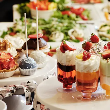 ベッド・アンド・ブレックファスト Butikowy Palac ヤブウォンナ