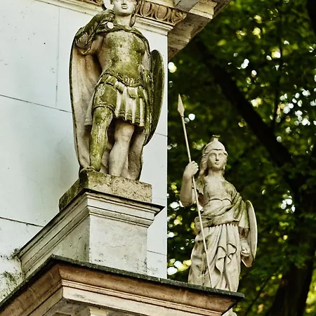 Butikowy Palac ベッド・アンド・ブレックファスト 3*