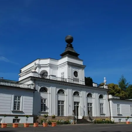 Butikowy Palac 3* Jabłonna