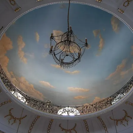 Butikowy Palac 3* Jabłonna