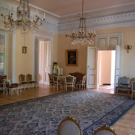 Butikowy Palac 3* Jabłonna