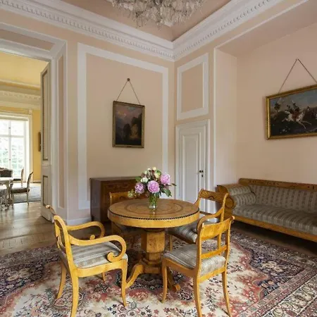 Butikowy Palac 3* Jabłonna