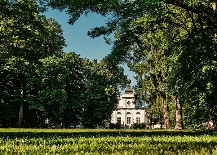 Butikowy Palac Jablonna (Legionowo)